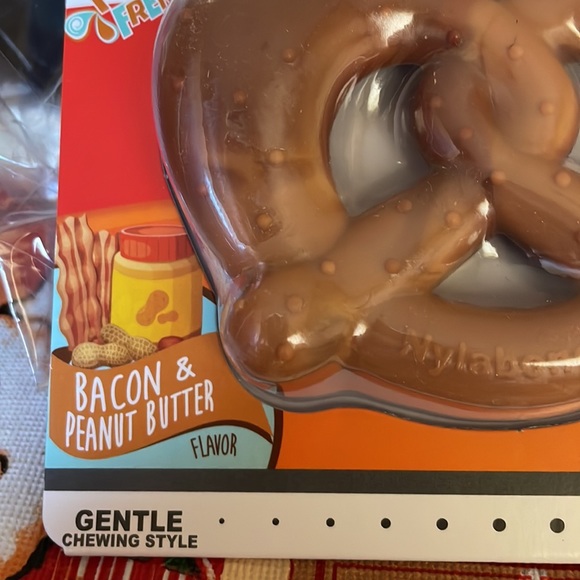 Nylabone Bacon &Peanut Butter Flavor Pretzel Power Chew Toy - Picture 2 of 7